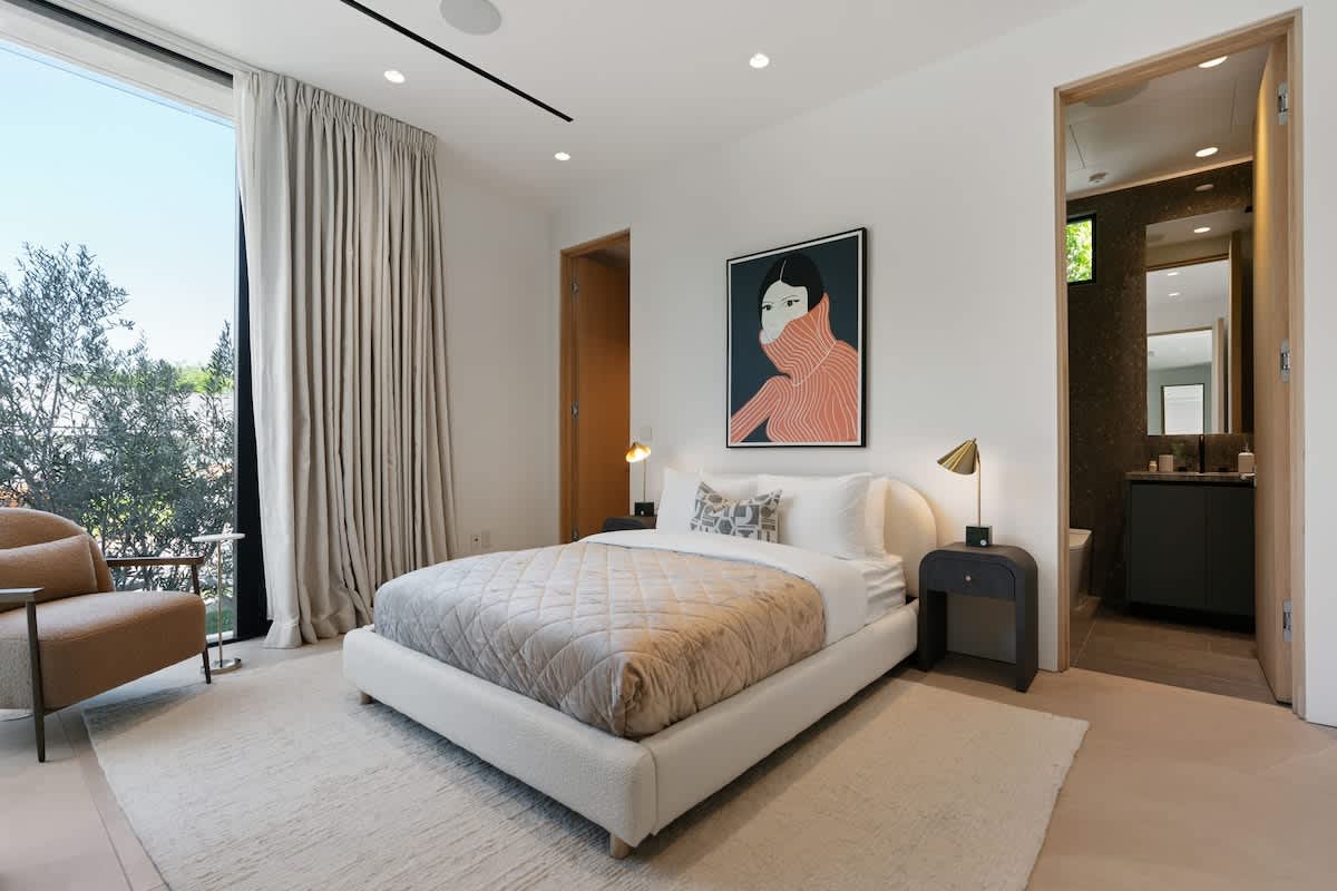 Bedroom 4 image 1