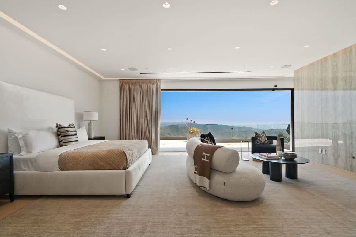 Home in Los Angeles property photo 3