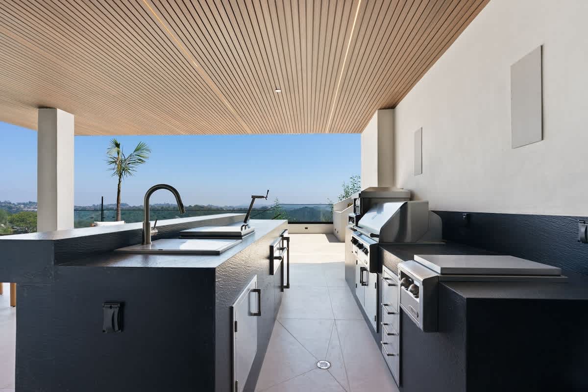 Home in Los Angeles property photo 5