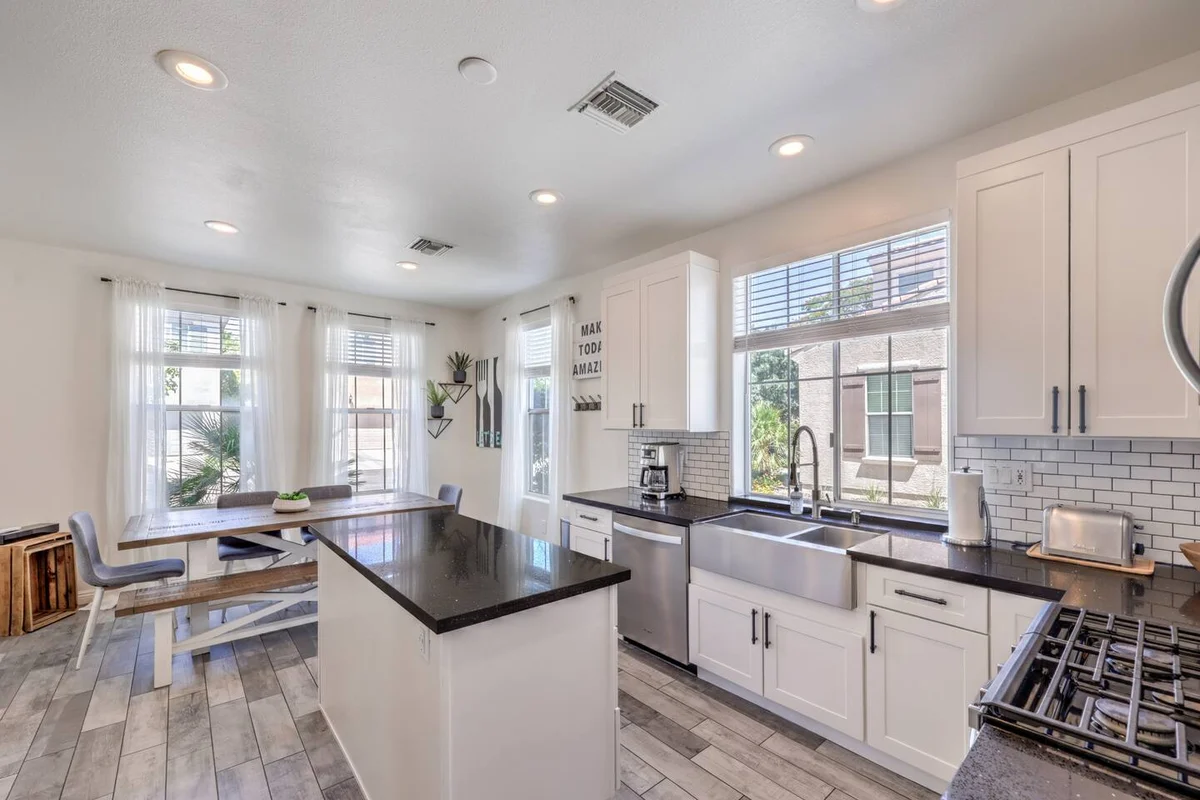 Home in Las Vegas property photo 3
