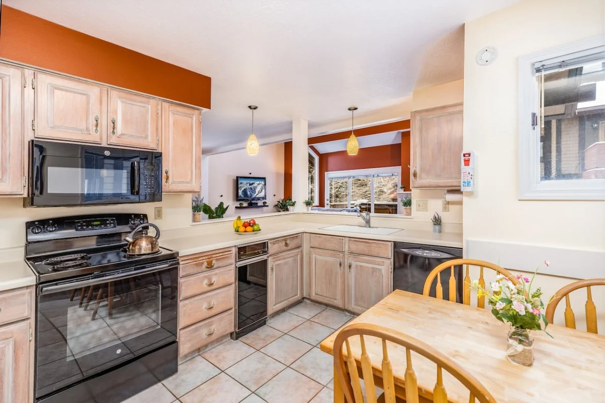 Home in Cottonwood Heights property photo 3