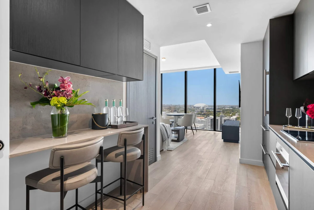 Condo in Miami property photo 5