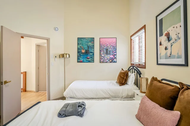 Bedroom 5 image 1