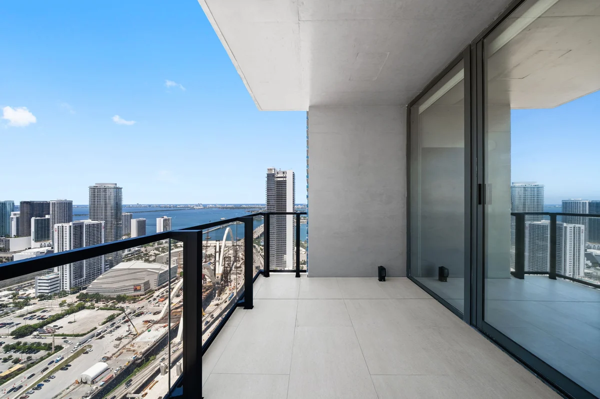 Condo in Miami property photo 2