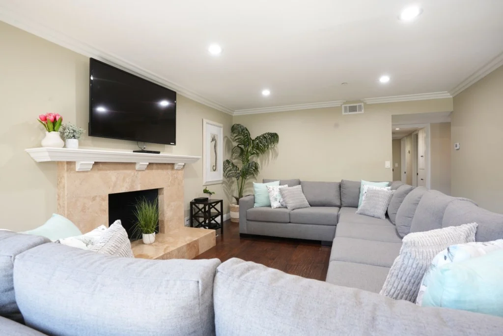 Home in Anaheim property photo 2