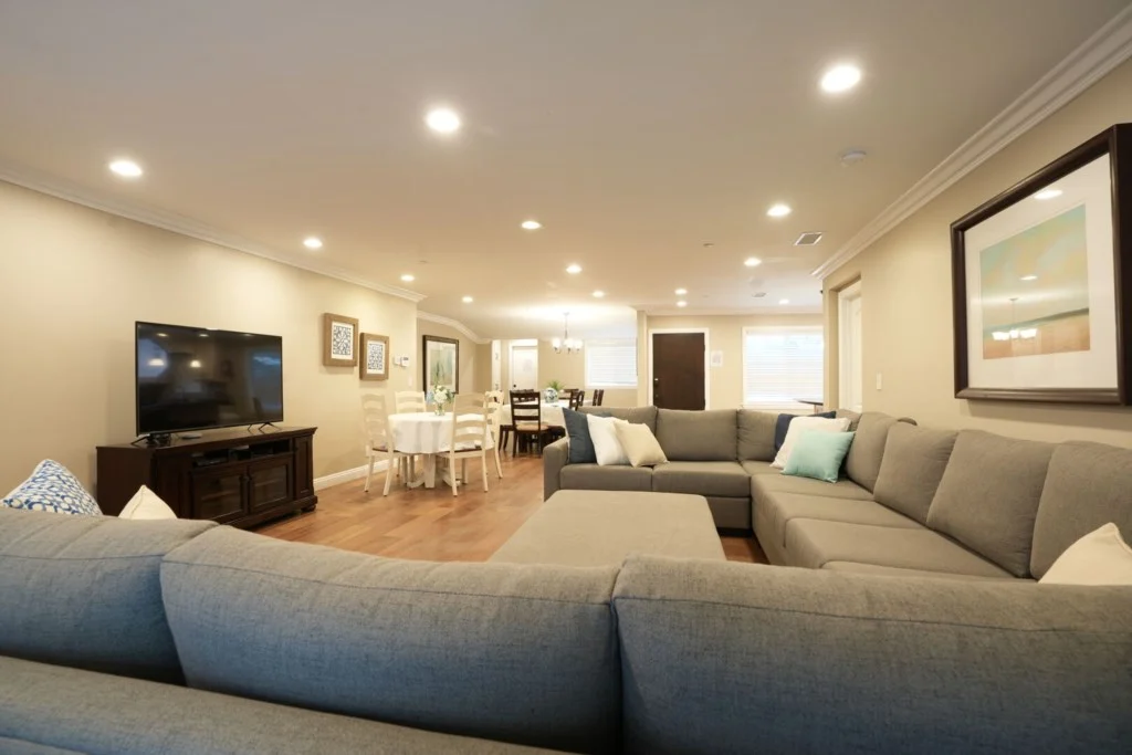 Home in Anaheim property photo 3
