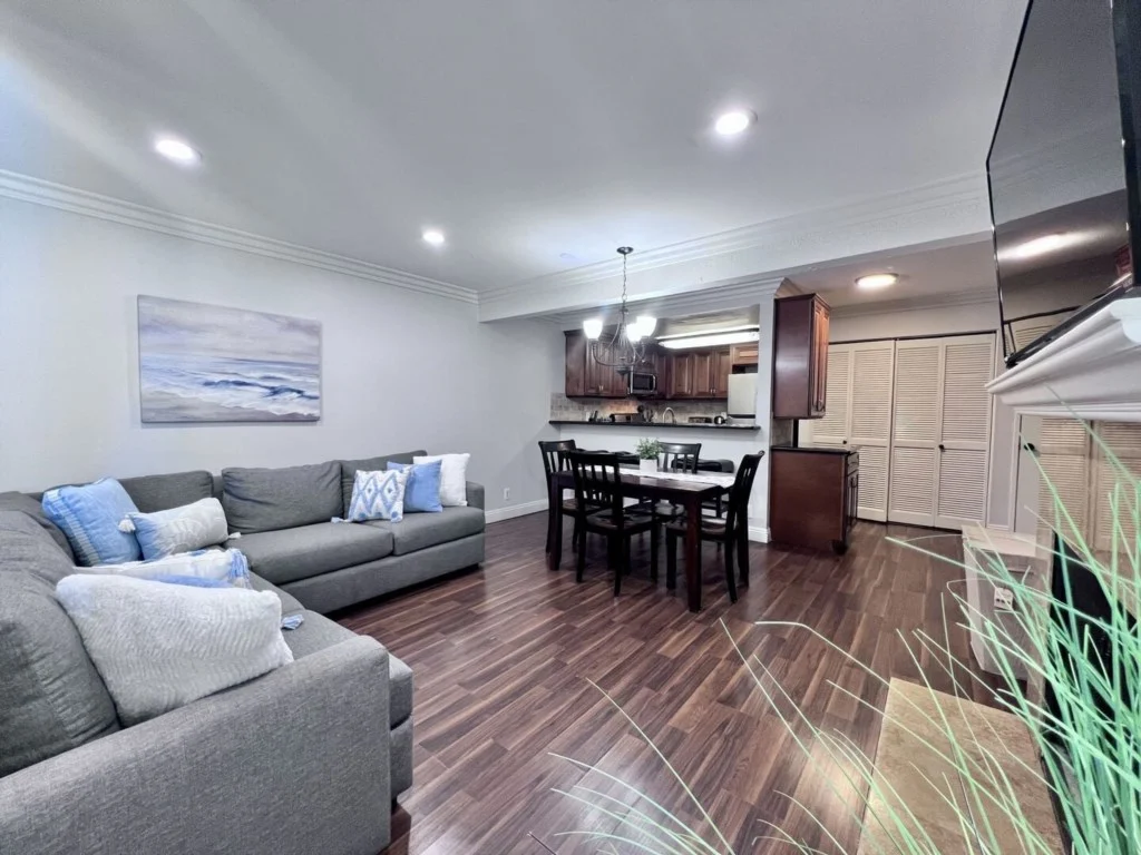 Condo in Anaheim property photo 2
