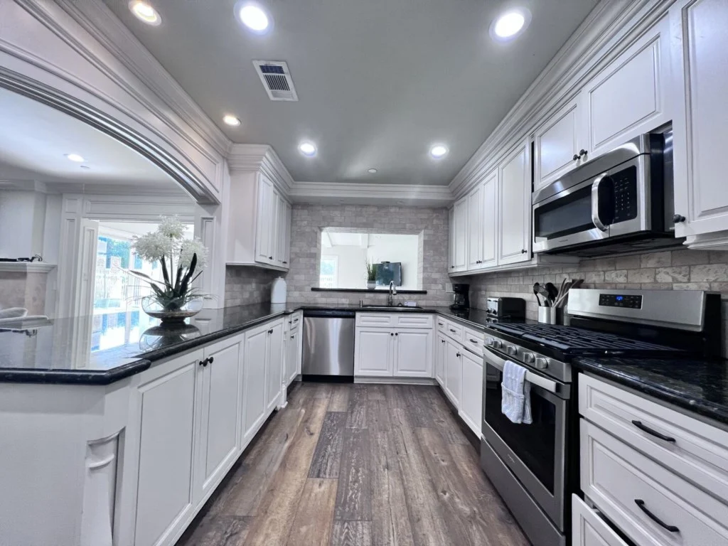 Home in Anaheim property photo 2