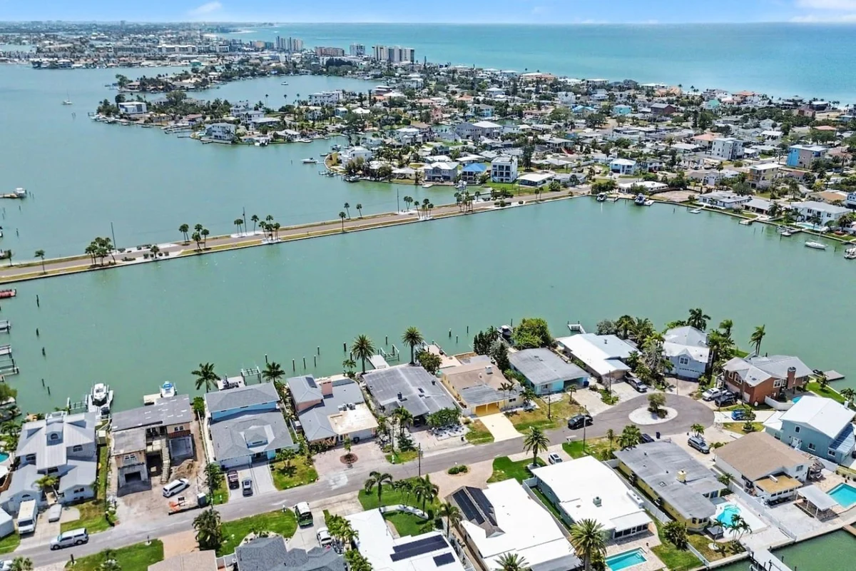 Home in Redington Beach property photo 3