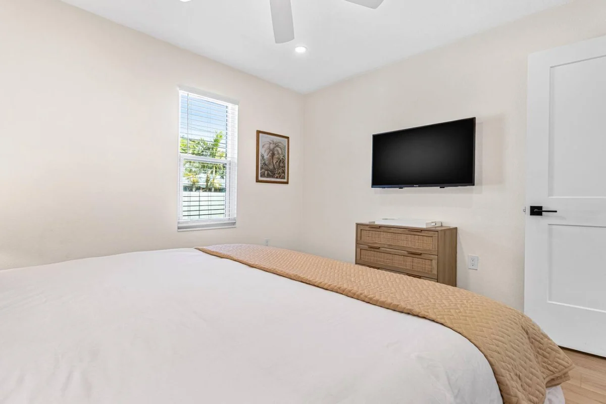 Bedroom 2 image 1