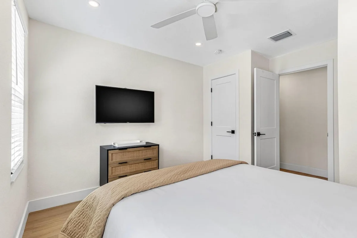 Bedroom 3 image 1