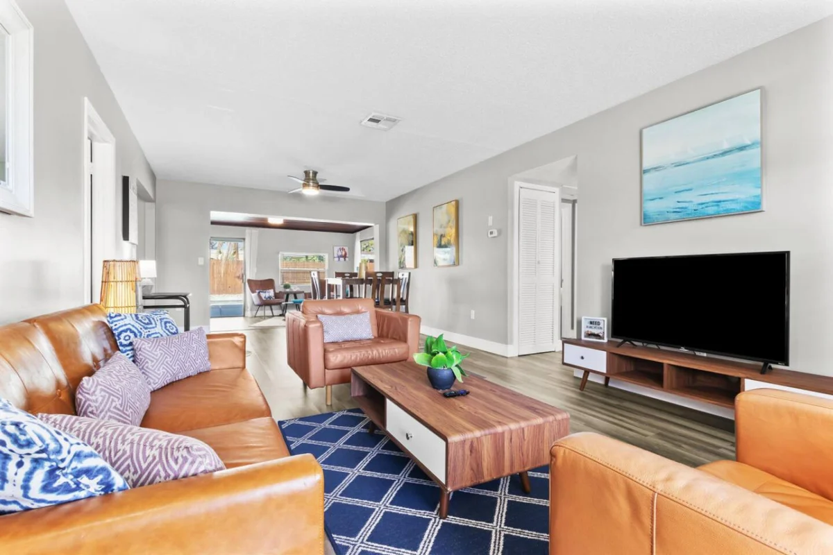 Home in Tampa property photo 3