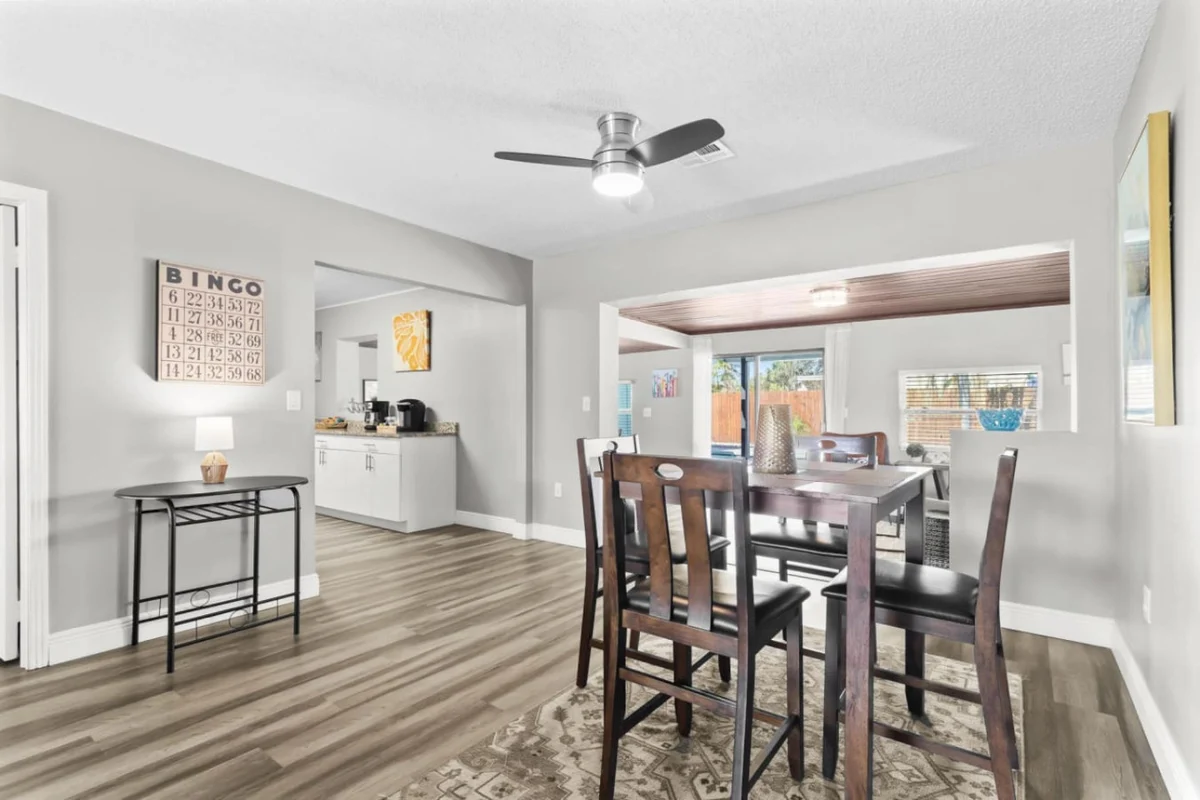 Home in Tampa property photo 5