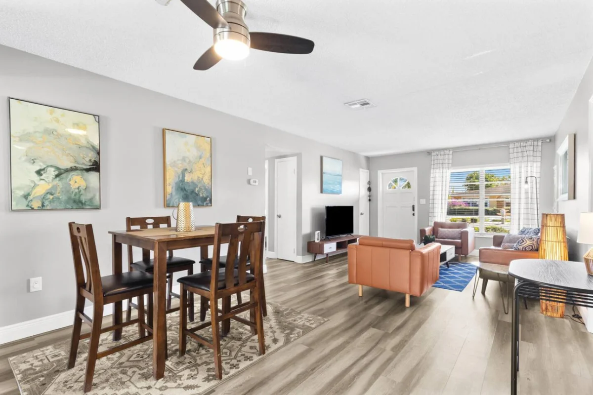 Home in Tampa property photo 4