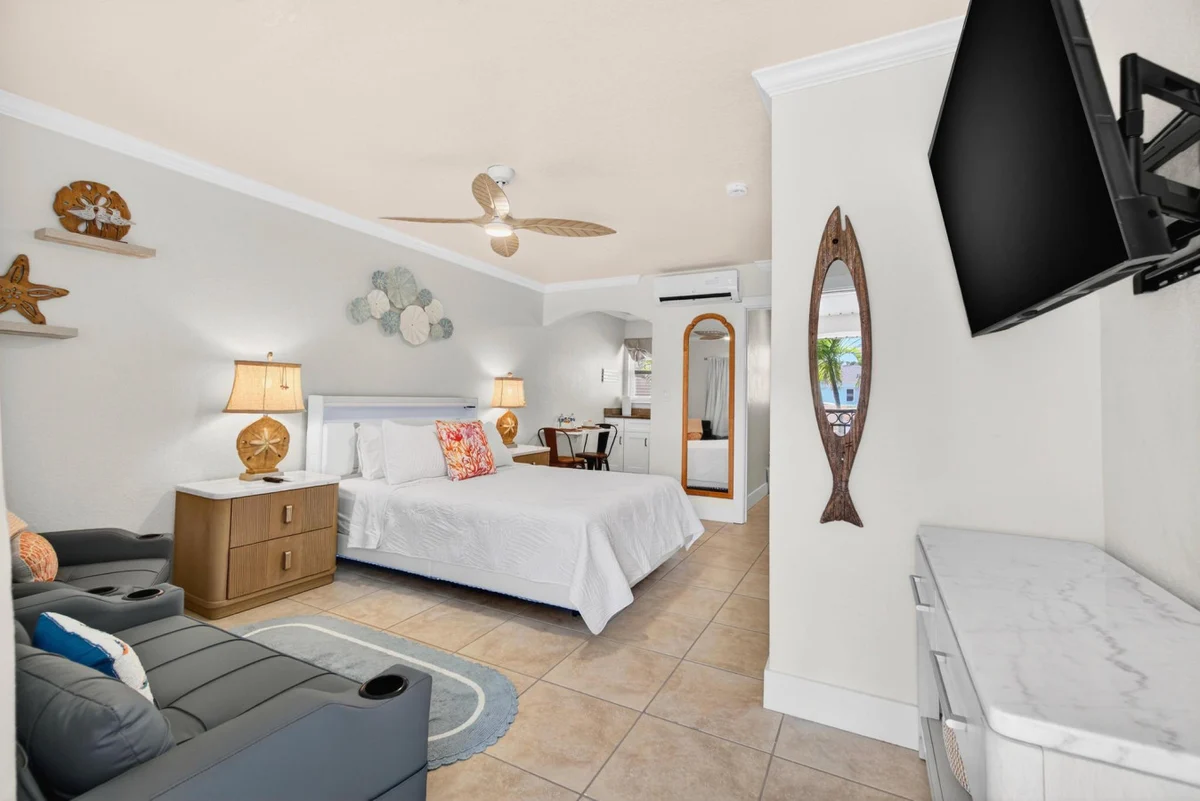 Home in Redington Shores property photo 4