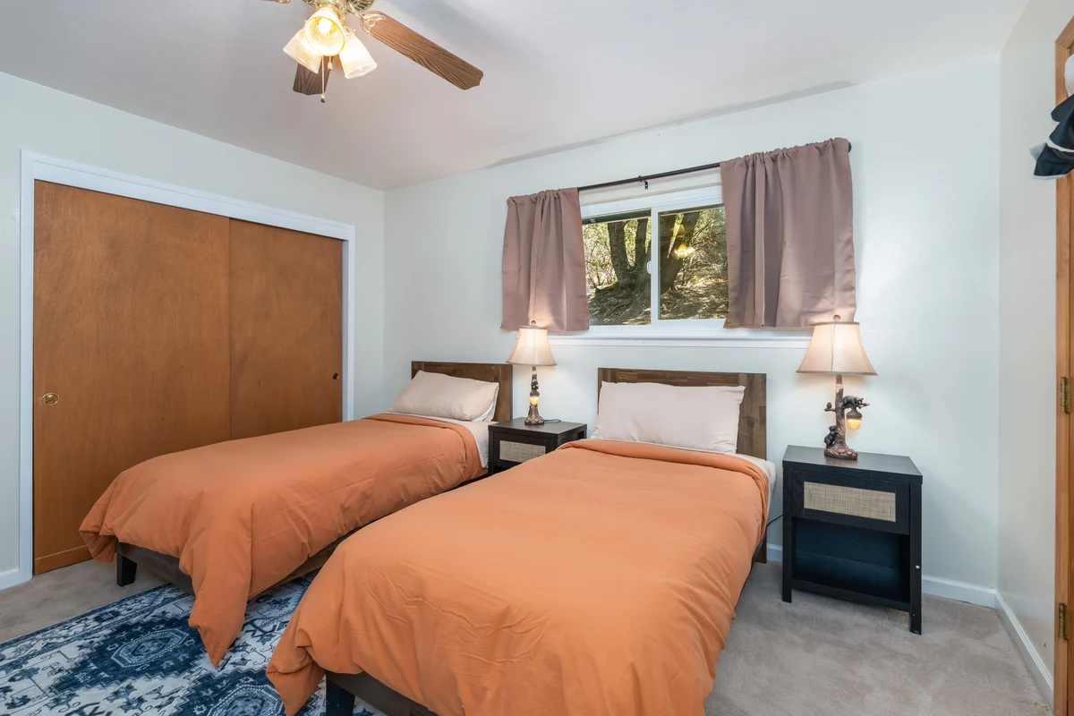 Bedroom 1 image 1