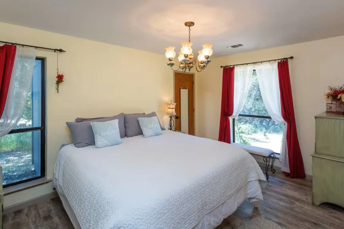 Bedroom 1 image 1
