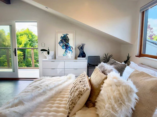 Bedroom 7 image 1