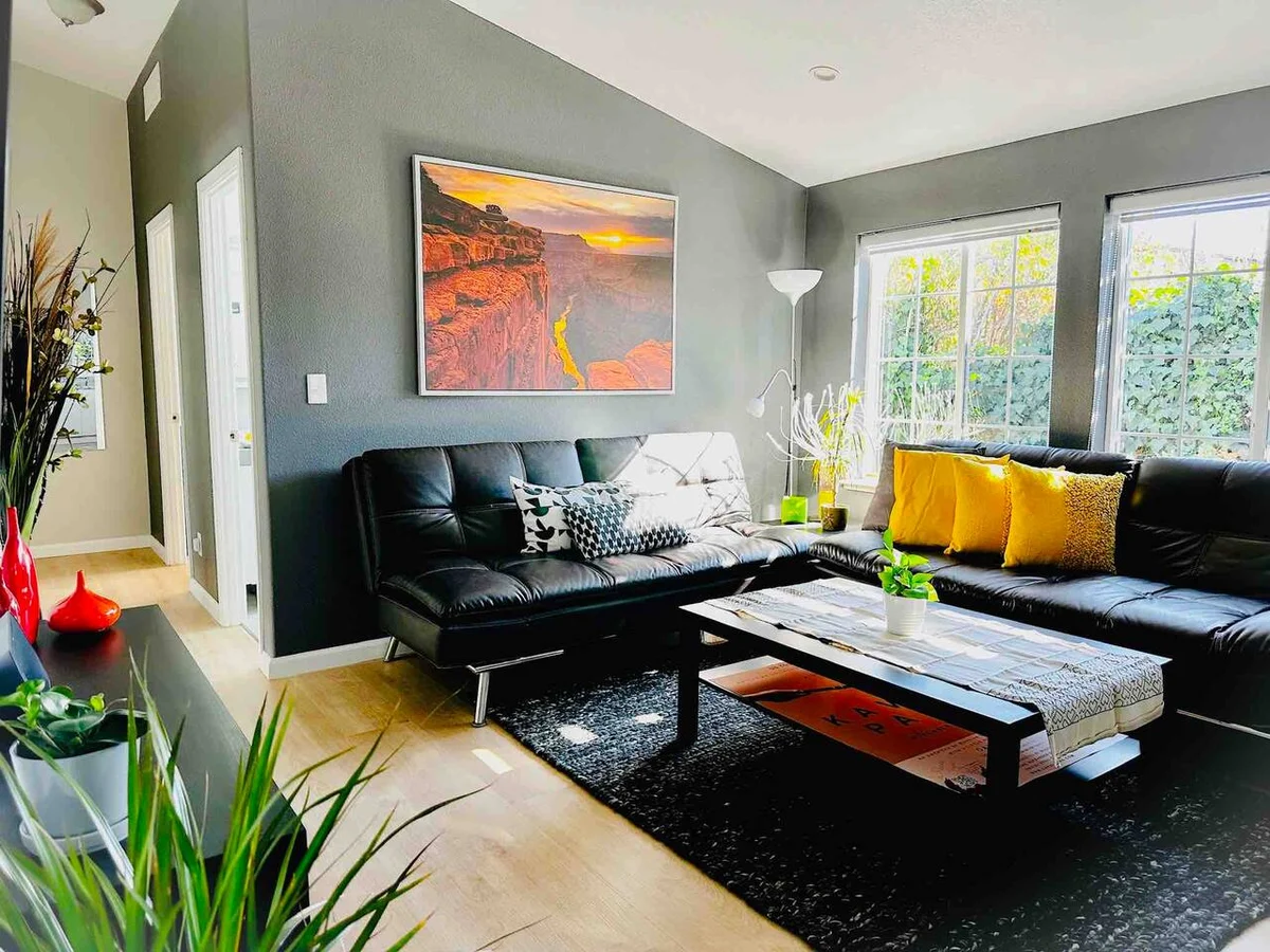 Home in Oakland property photo 5
