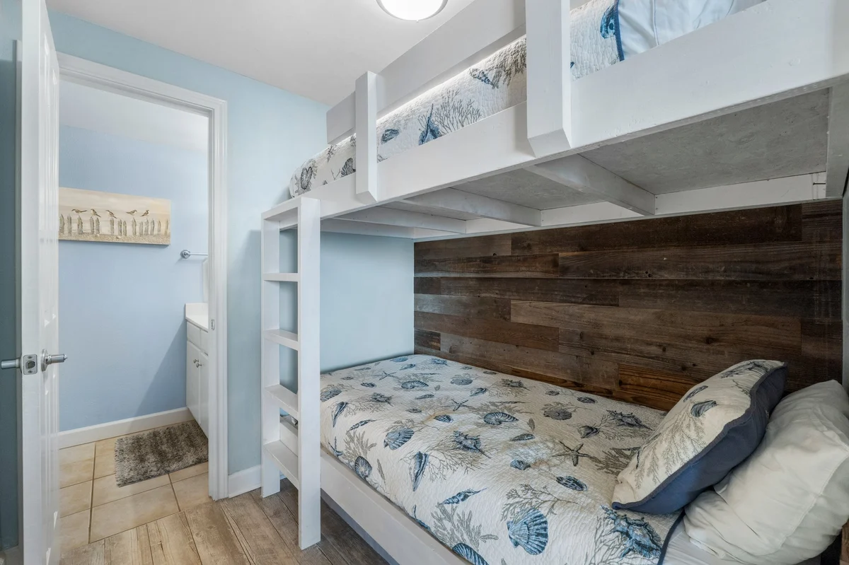 Bedroom 1 image 1