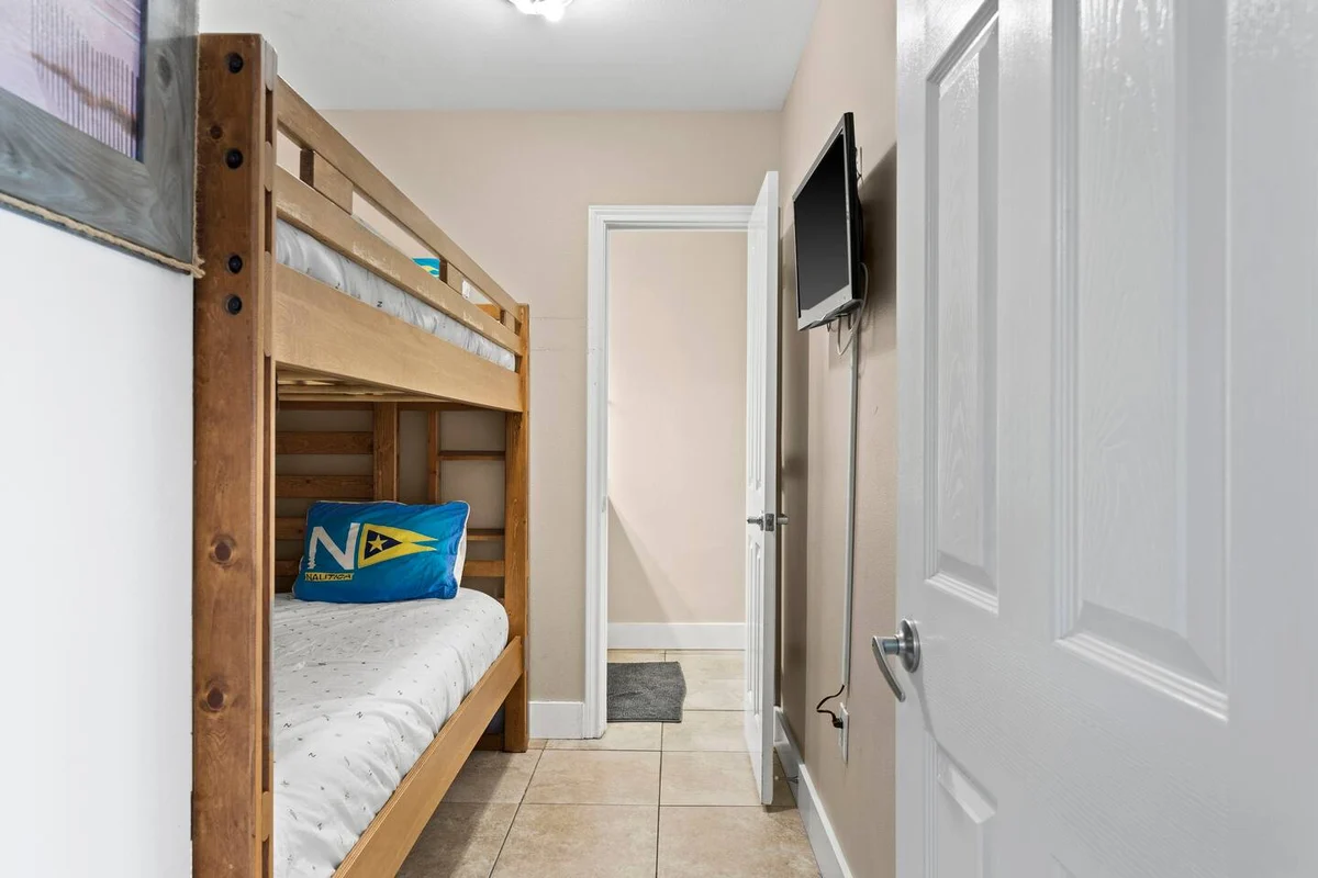 Bedroom 3 image 1