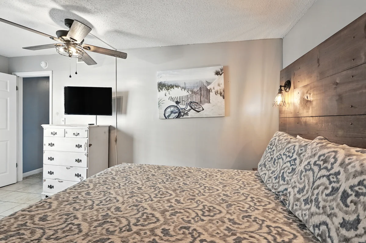 Bedroom 1 image 1