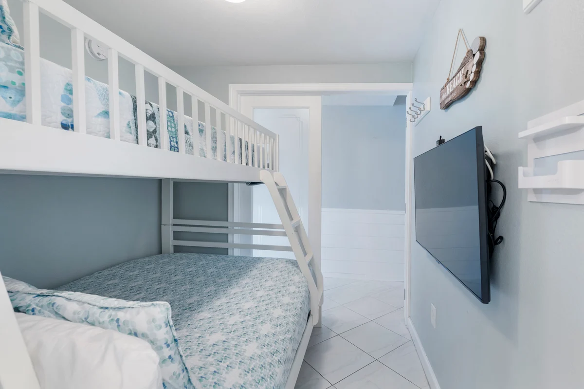Bedroom 1 image 1