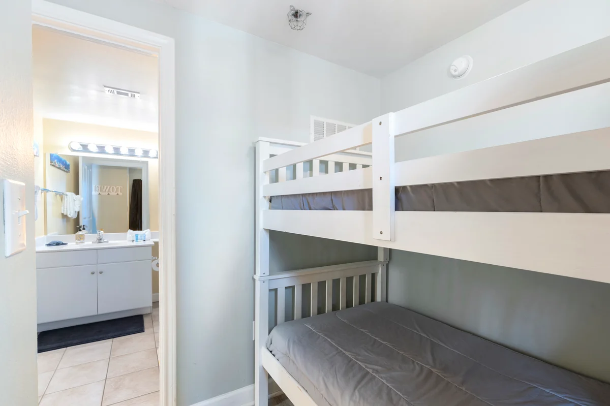 Bedroom 1 image 1