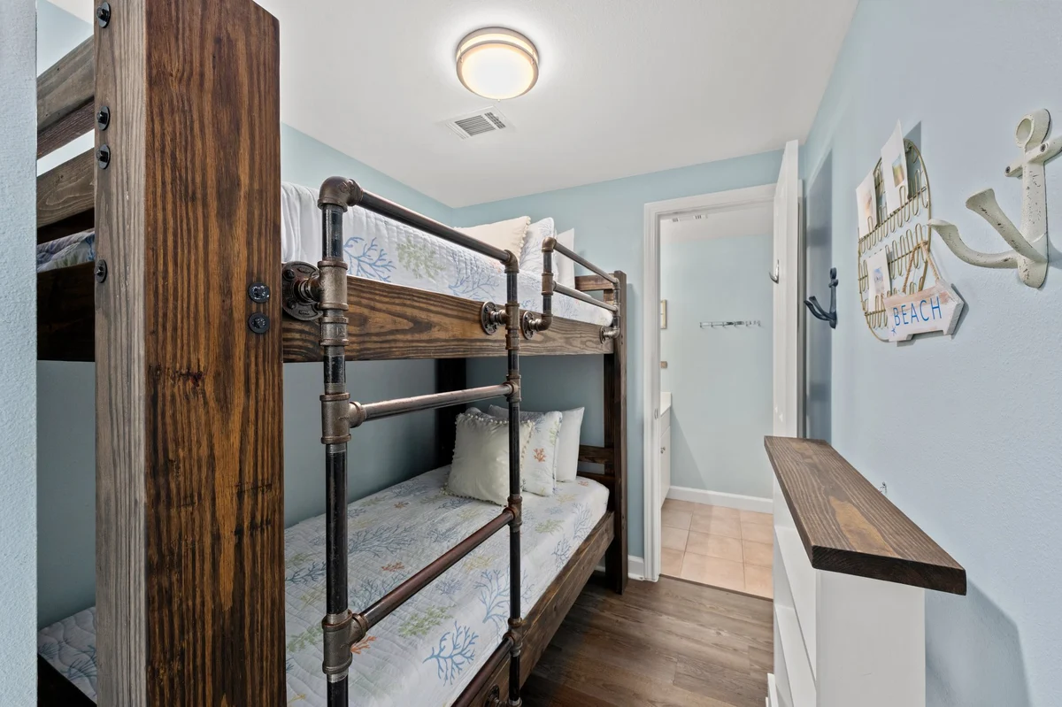 Bedroom 1 image 1