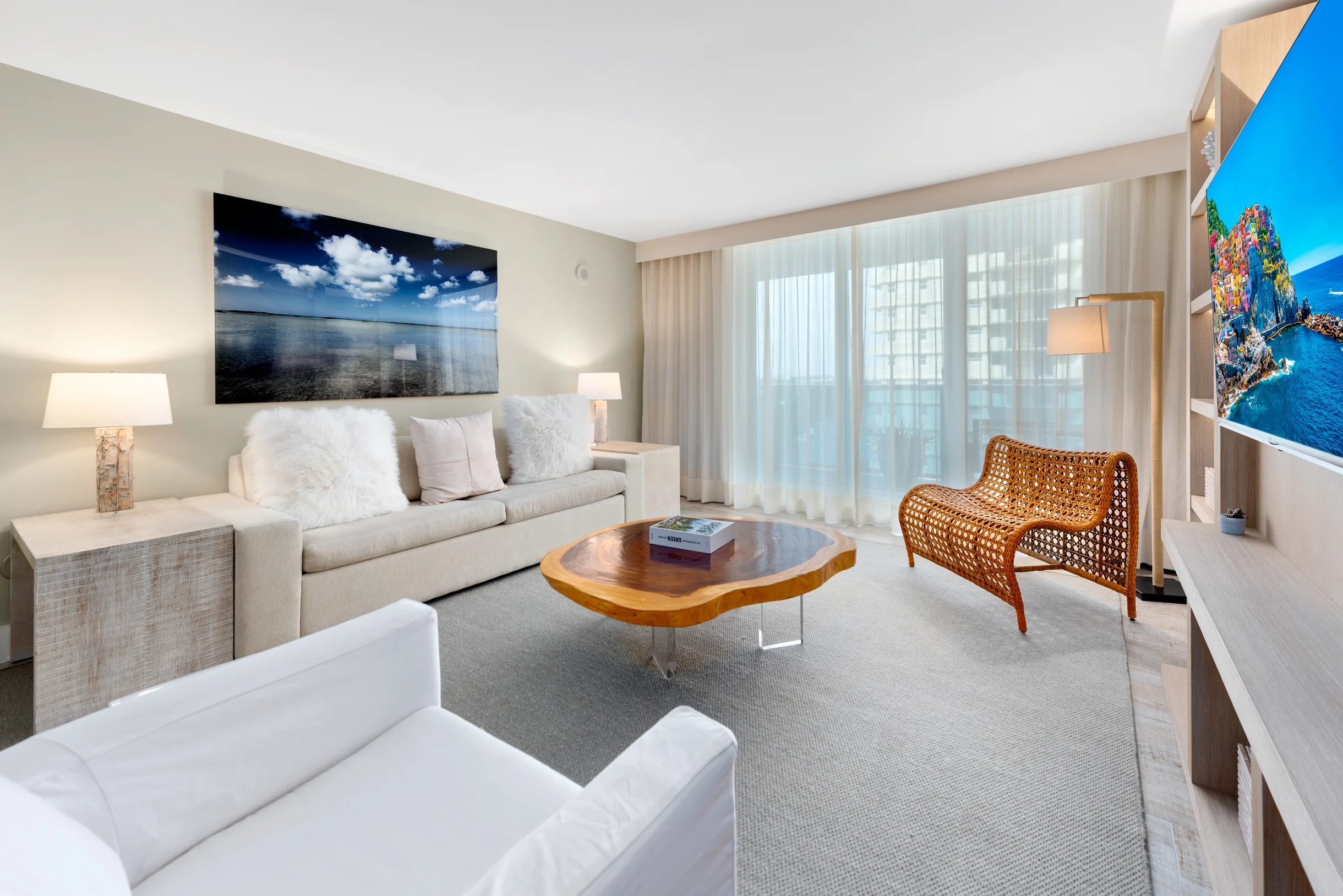 Condo in Miami Beach property photo 2