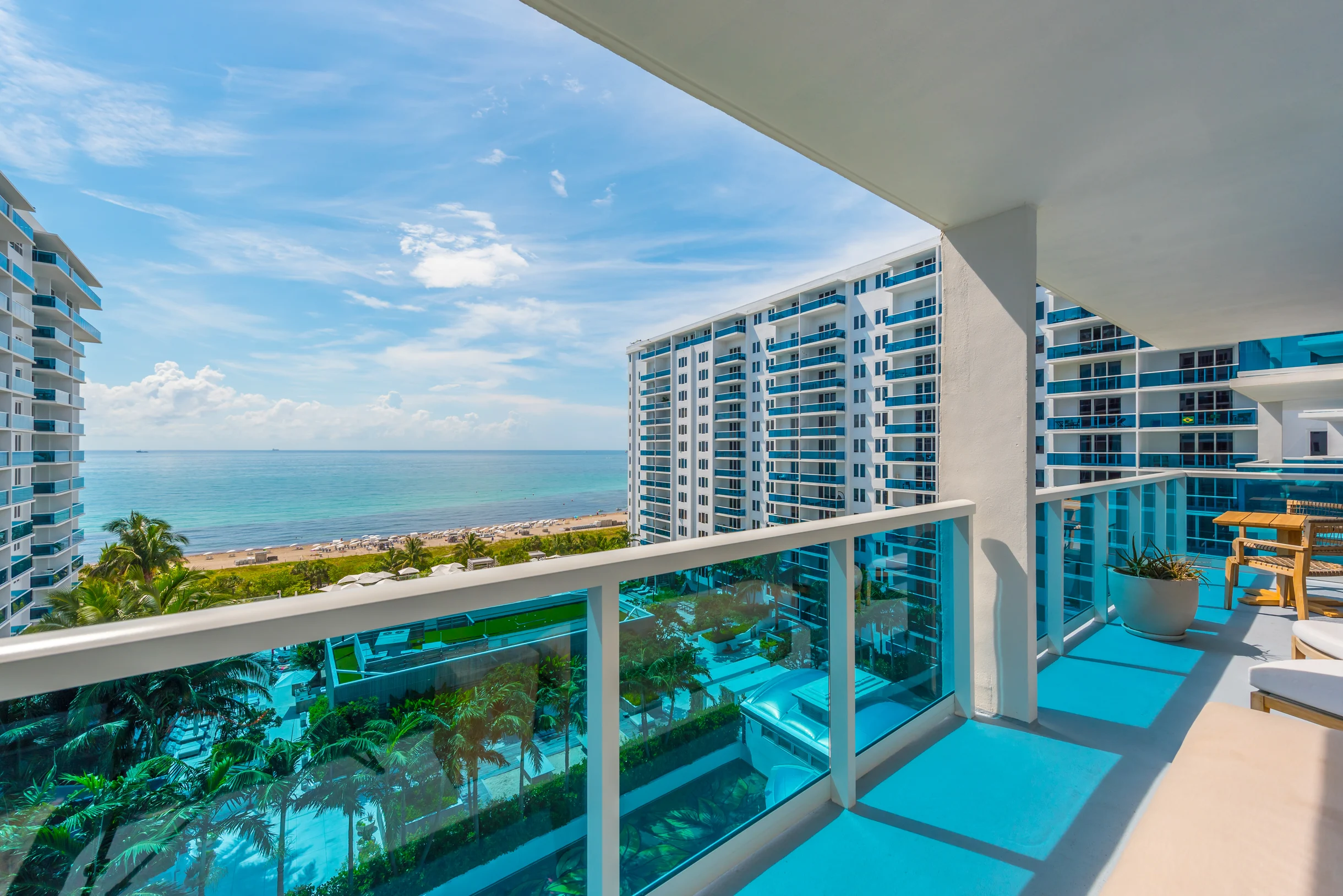 Condo in Miami Beach property photo 2