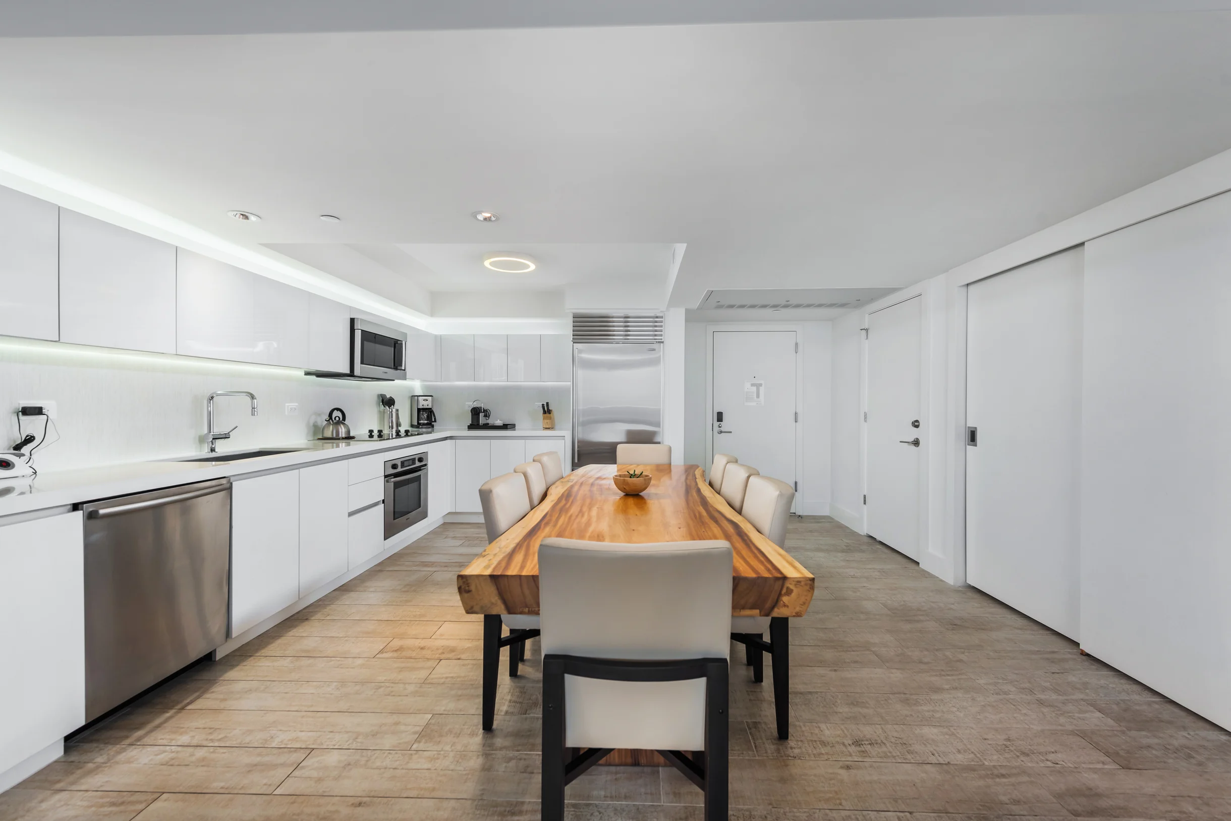 Condo in Miami Beach property photo 4