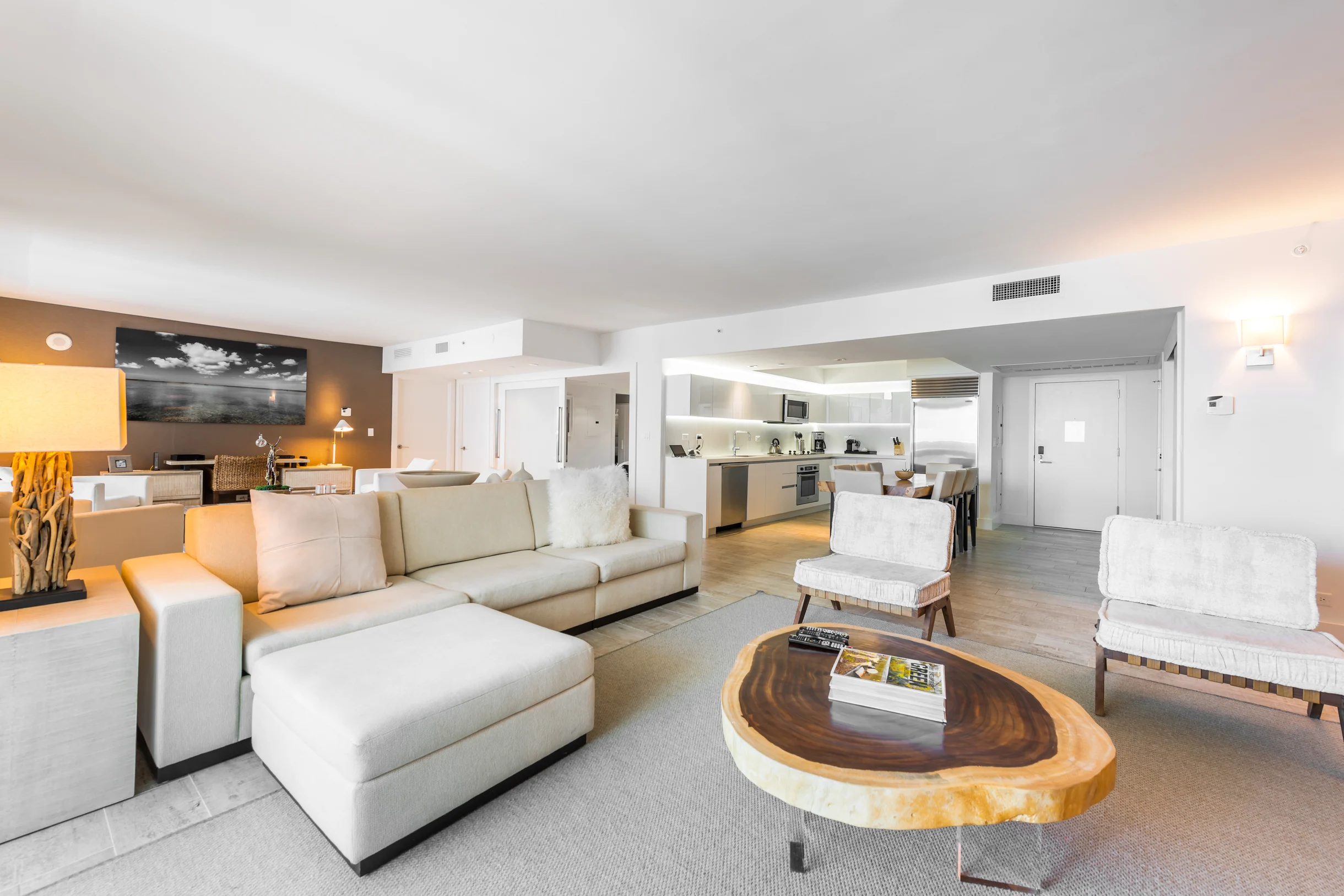 Condo in Miami Beach property photo 3