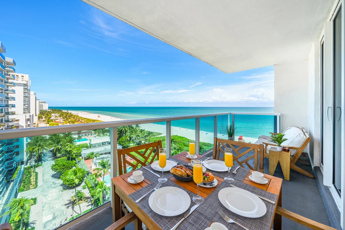 Condo in Miami Beach property photo 2
