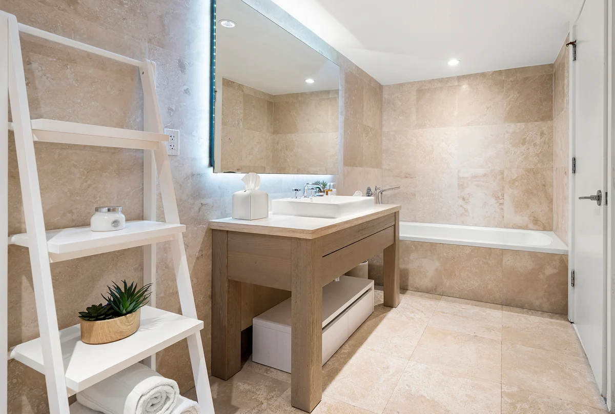 Bathroom 1 image 1