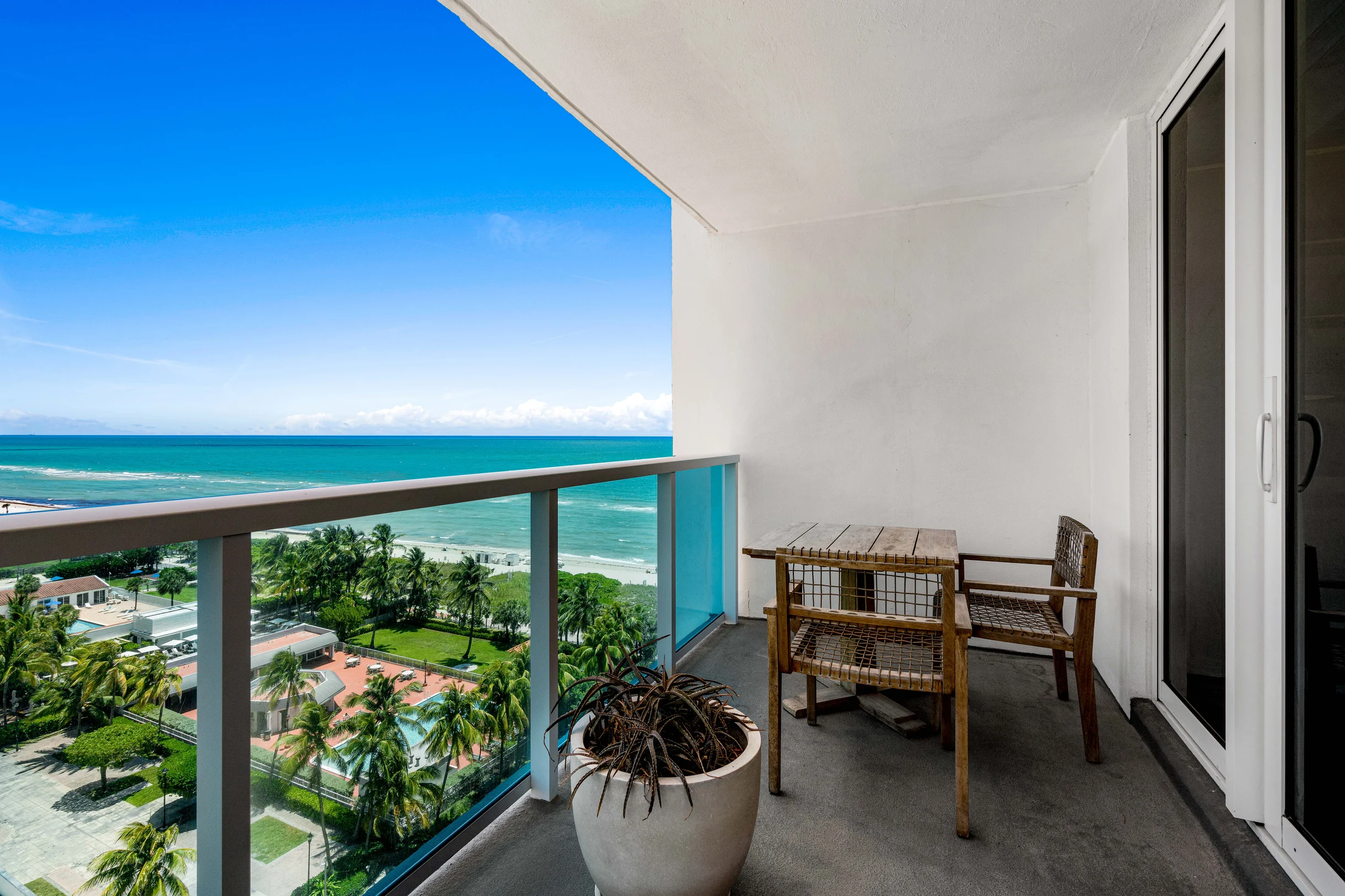 Condo in Miami Beach property photo 2