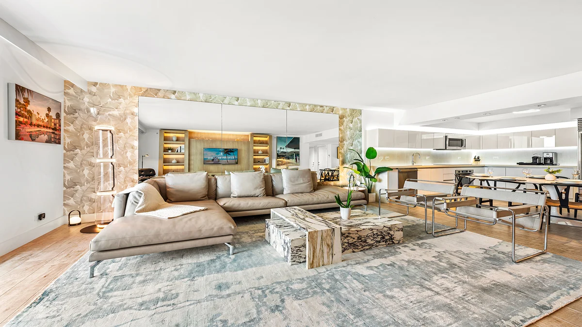 Condo in Miami Beach property photo 2