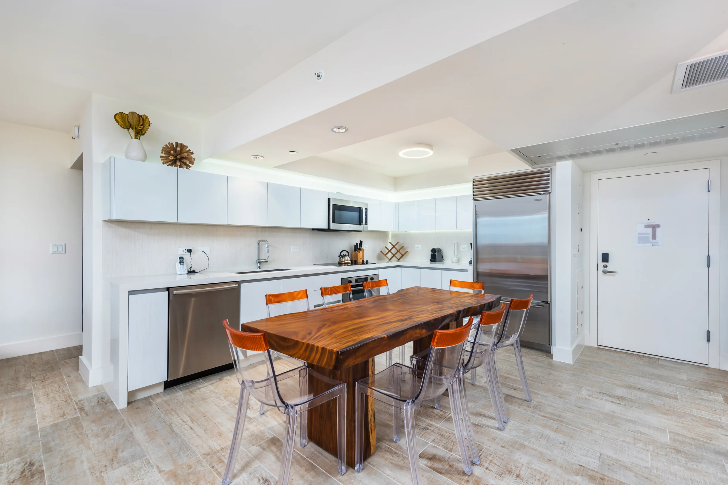 Condo in Miami Beach property photo 2