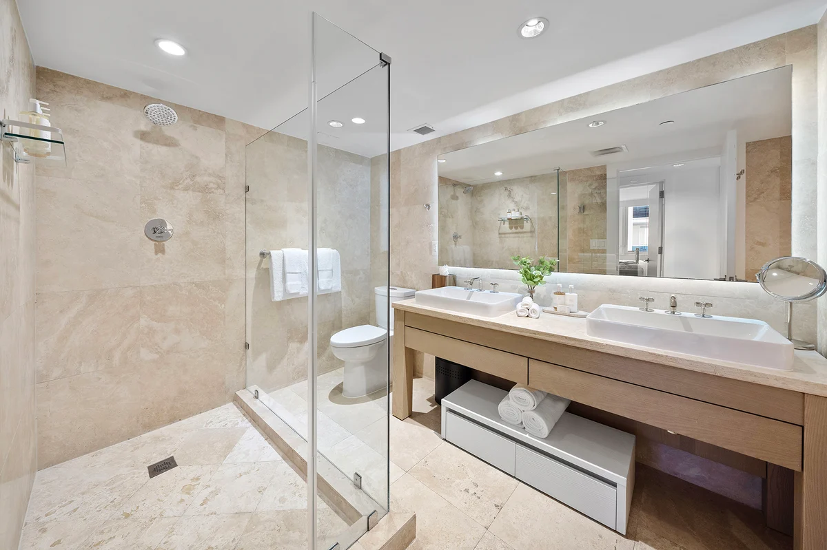 Bathroom 1 image 1