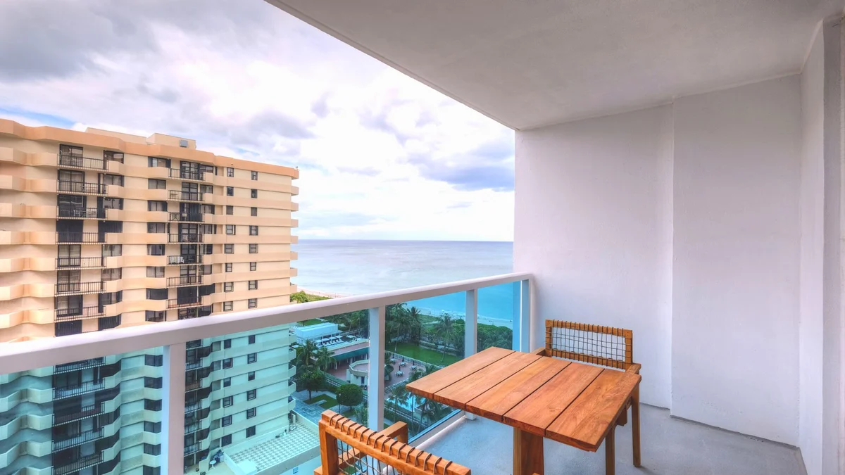Condo in Miami Beach property photo 5