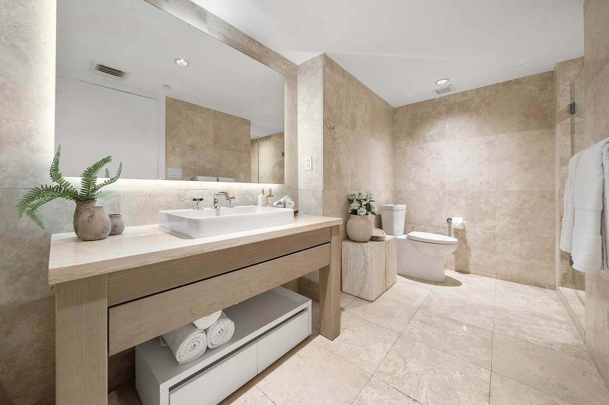 Condo in Miami Beach property photo 5