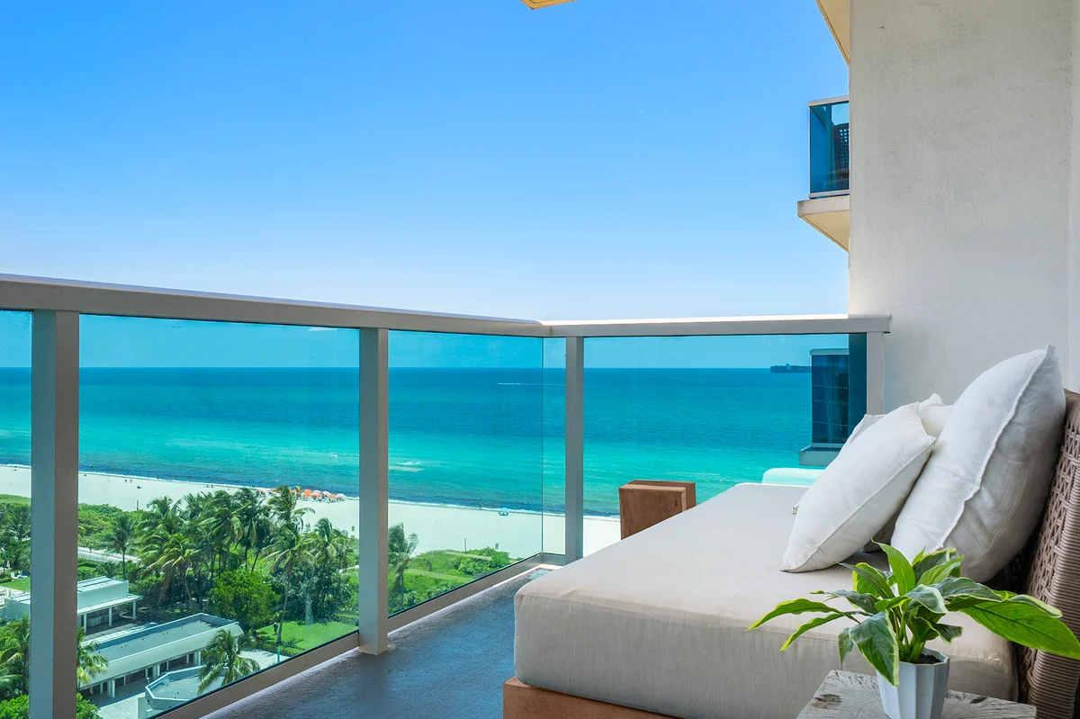 Condo in Miami Beach property photo 2