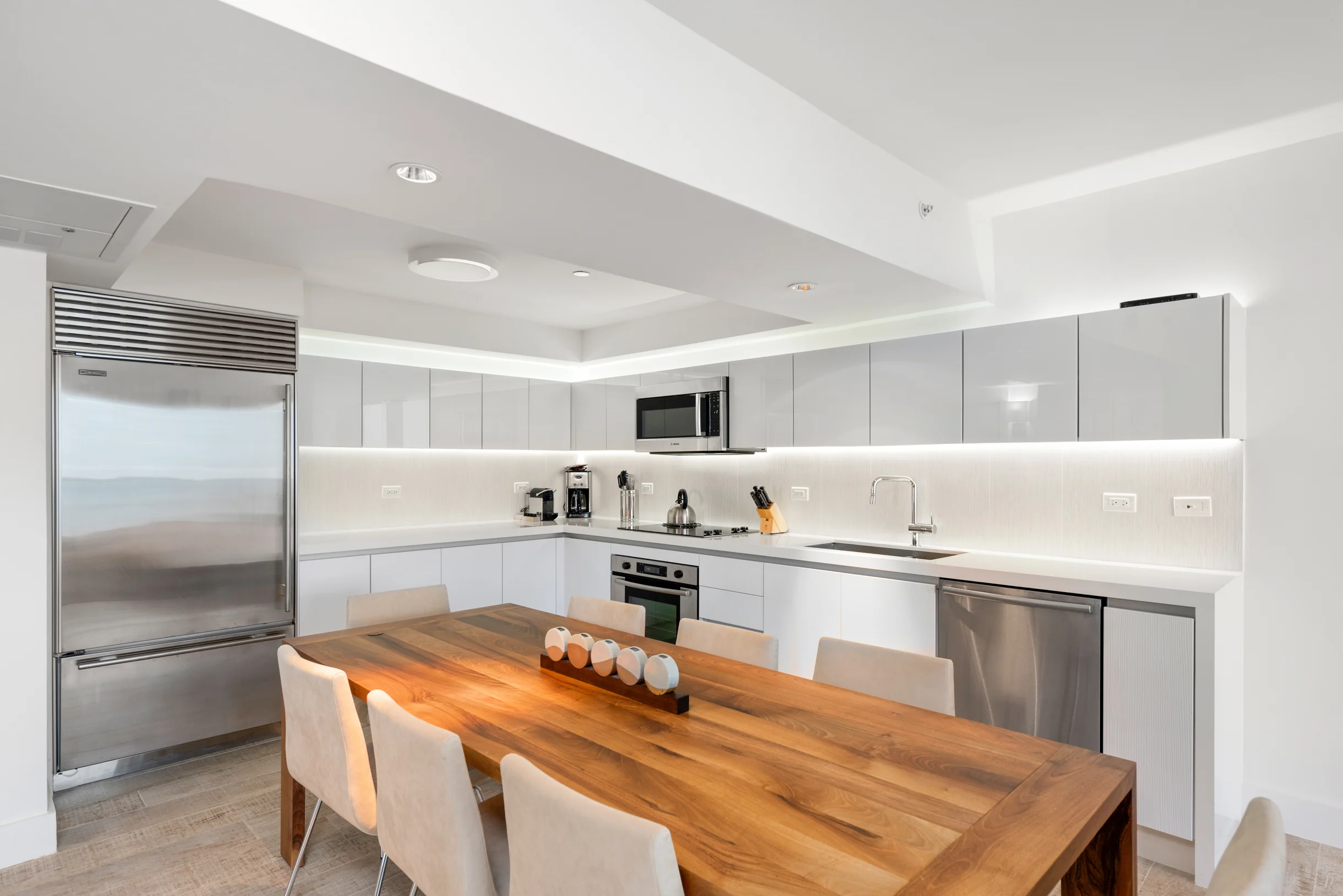 Condo in Miami Beach property photo 2