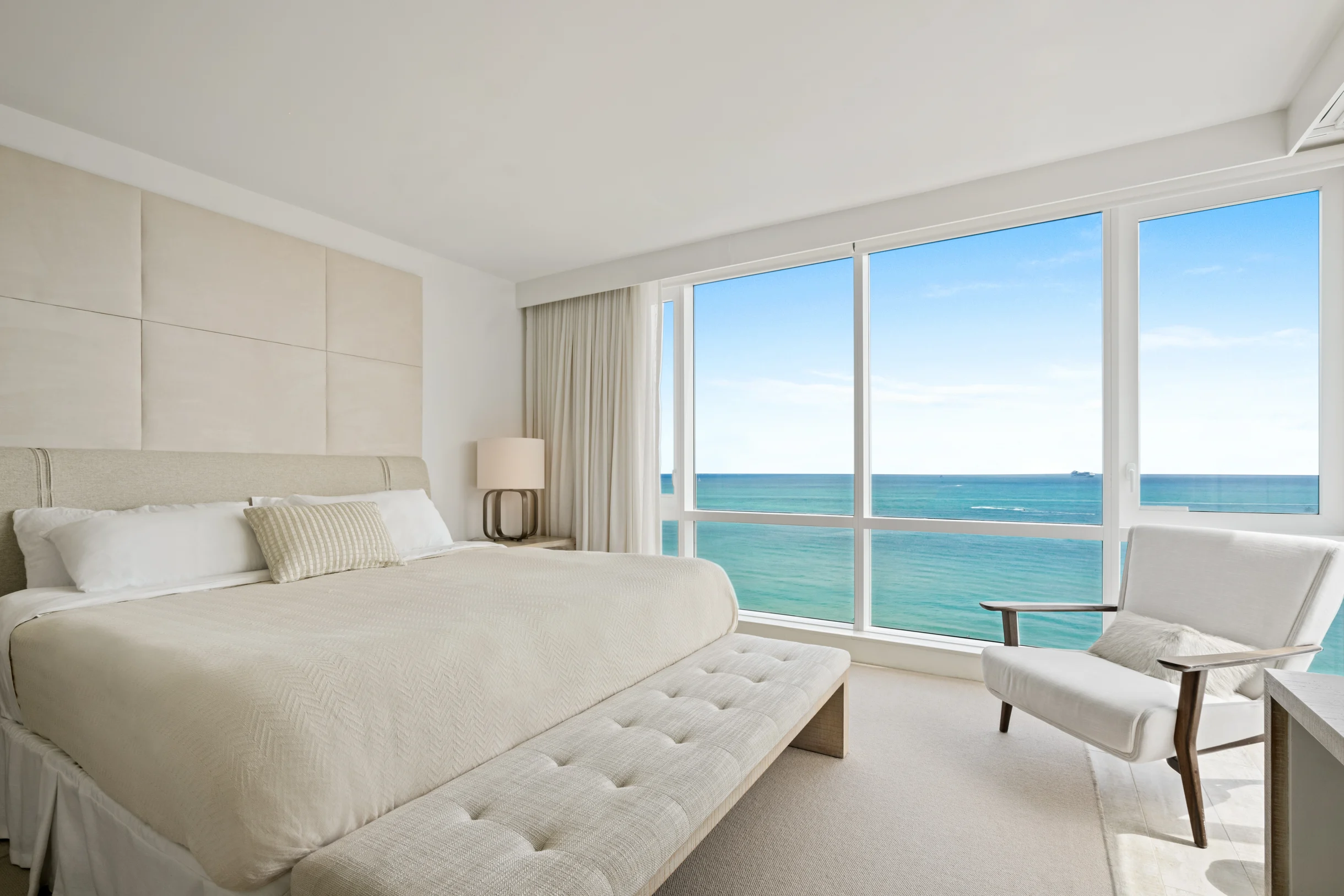 Condo in Miami Beach property photo 2