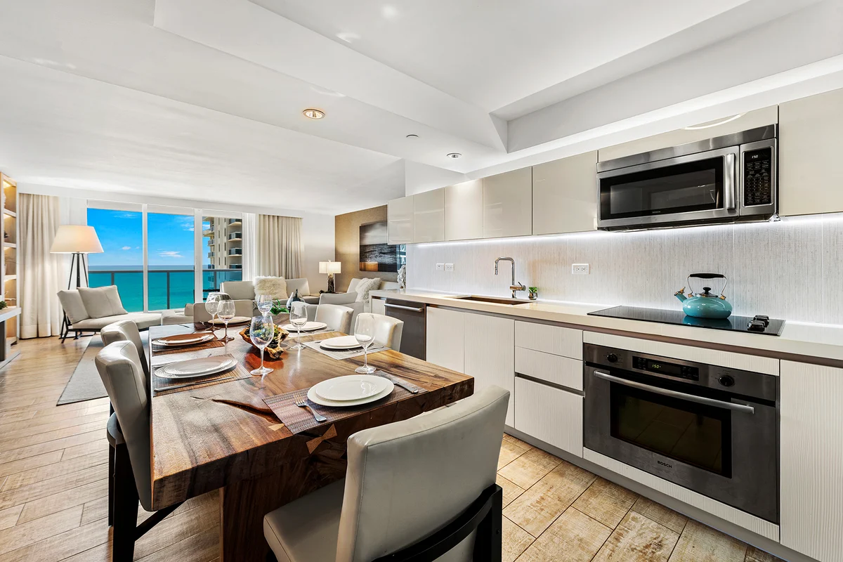 Condo in Miami Beach property photo 3