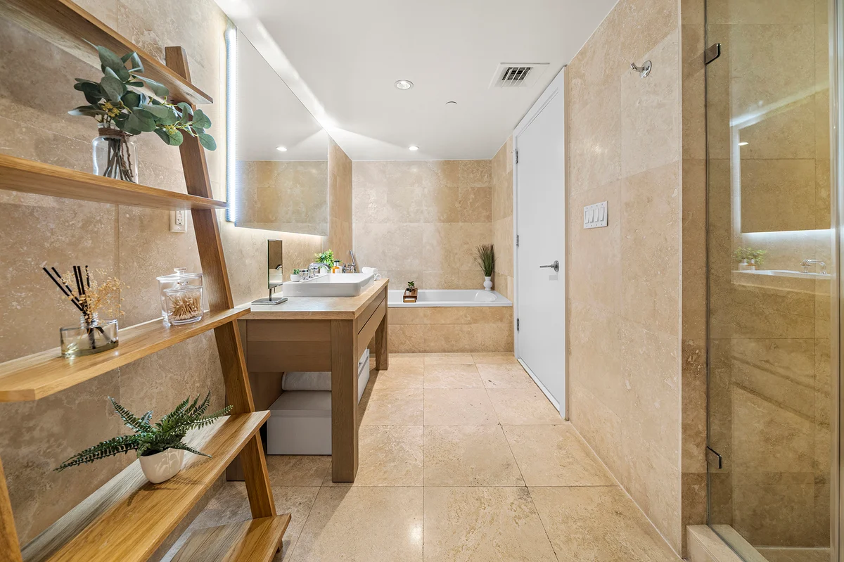 Condo in Miami Beach property photo 4