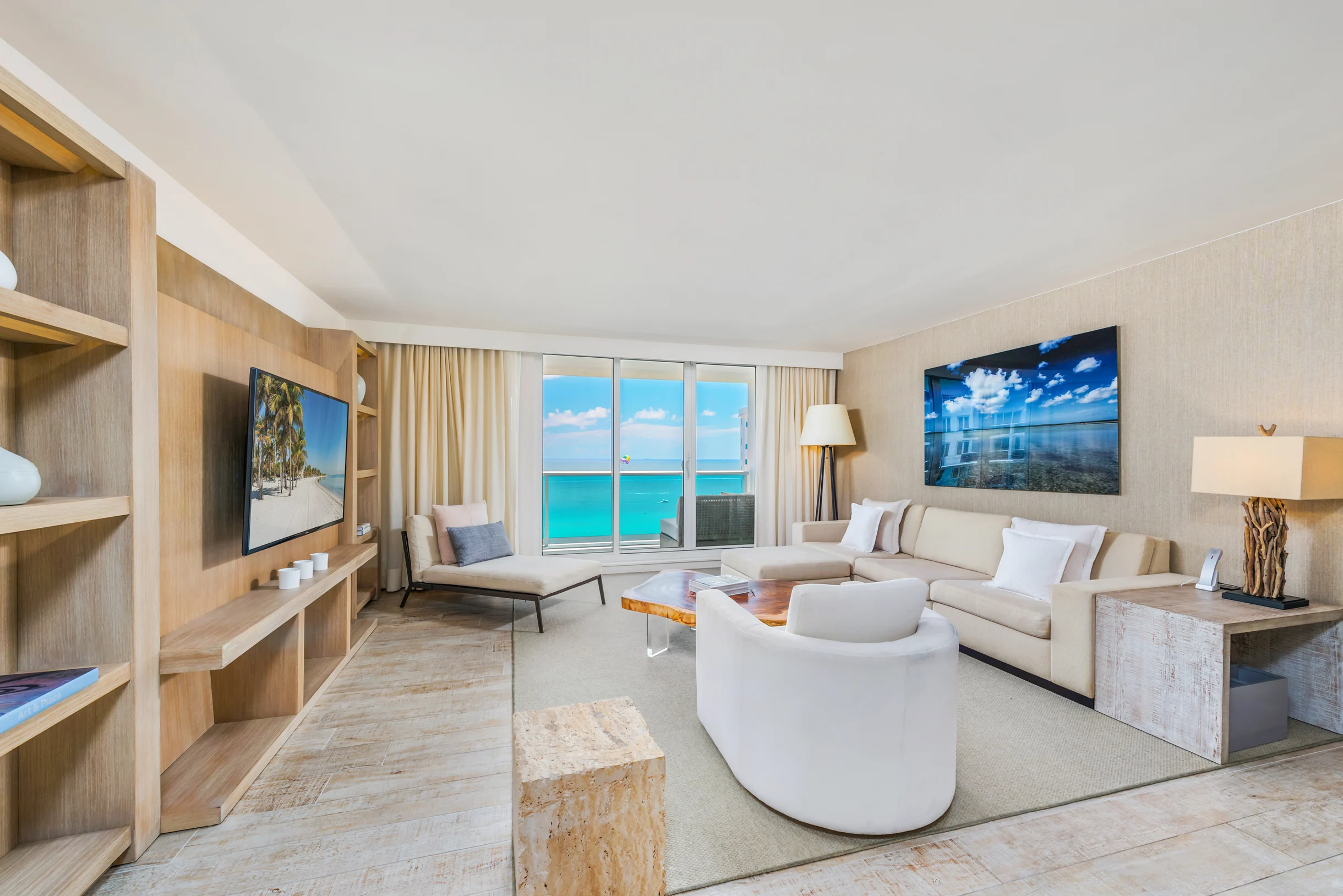 Condo in Miami Beach property photo 2