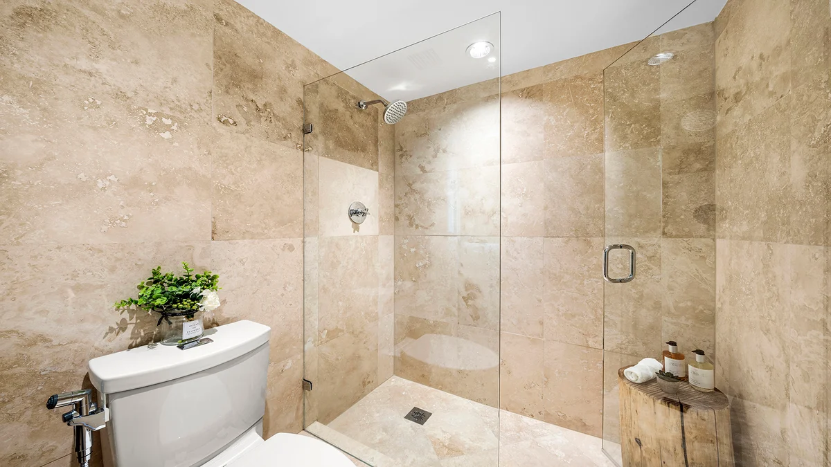 Bathroom 1 image 1