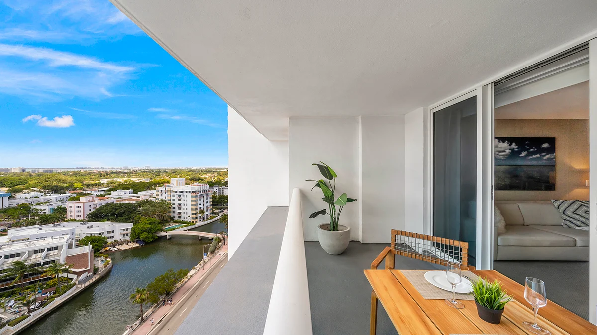 Condo in Miami Beach property photo 3