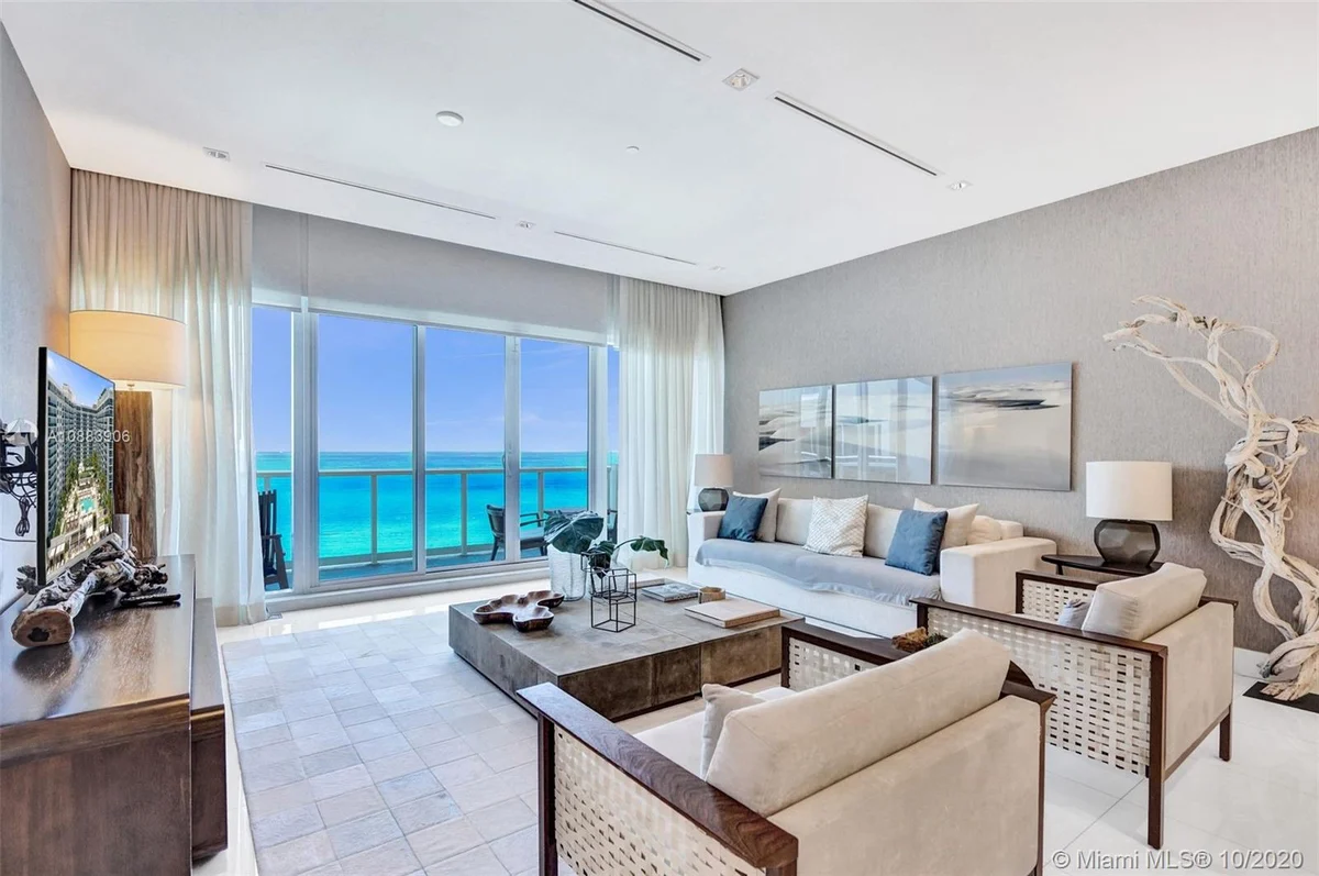 Condo in Miami Beach property photo 2